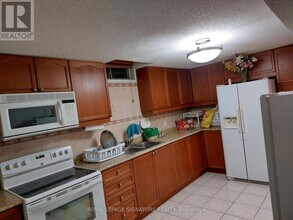 6 Sunforest Dr in Brampton, ON - Building Photo - Building Photo