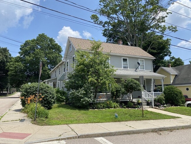 52 Emmons St, Unit 52a in Franklin, MA - Building Photo - Building Photo