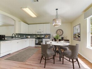 402 Washington Square Dr in Leander, TX - Building Photo - Building Photo