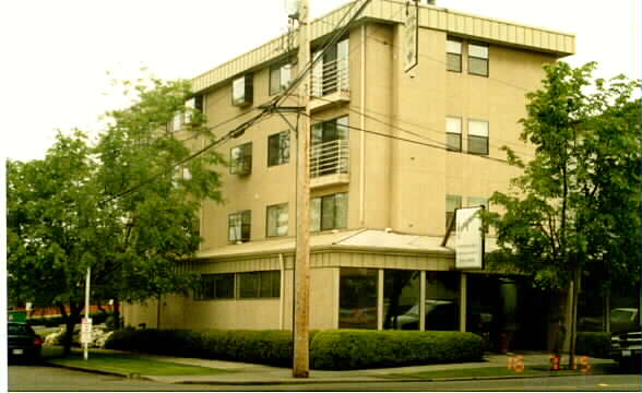 Holly Court in Seattle, WA - Building Photo