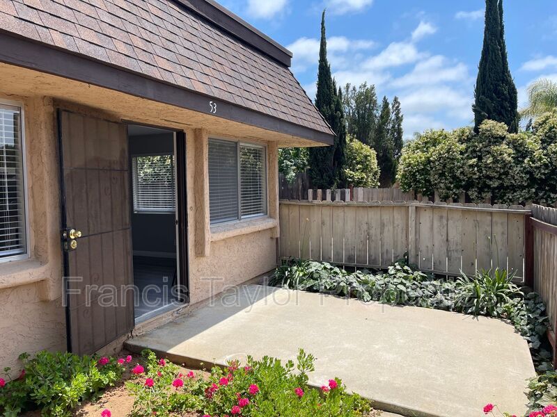 2121 E Grand Ave in Escondido, CA - Building Photo