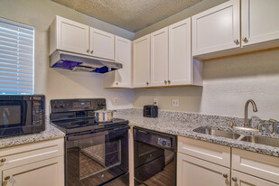 Towne West Manor Apartments