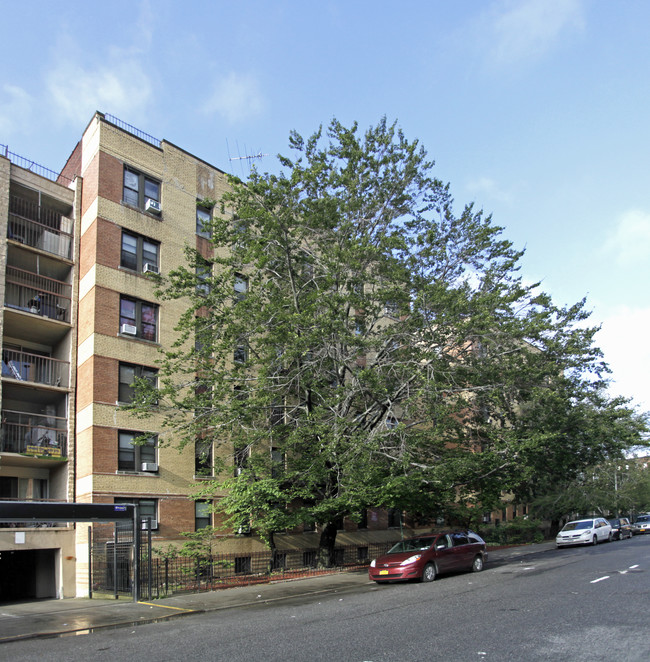 750 Lefferts Ave in Brooklyn, NY - Foto de edificio - Building Photo