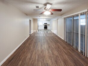 3916 Bogata Dr N in Jacksonville, FL - Foto de edificio - Building Photo