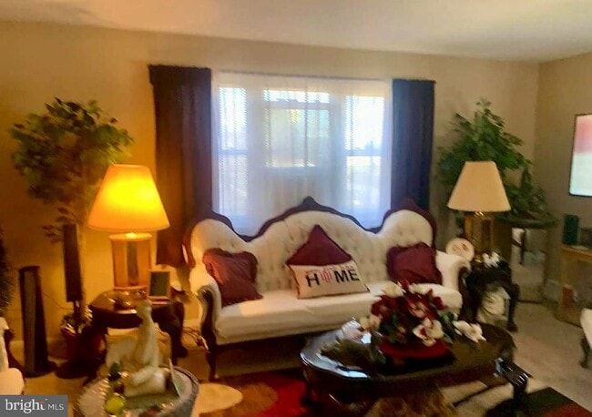 7631 Algon Ave in Philadelphia, PA - Building Photo - Building Photo