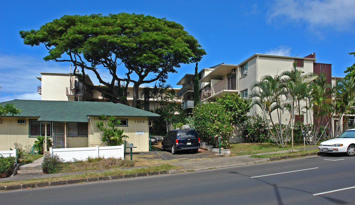 University Court Aoao in Honolulu, HI - Building Photo