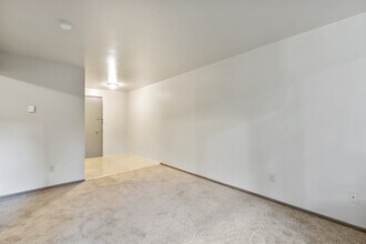 5515 15th Ave NE, Unit 304 in Seattle, WA - Building Photo - Building Photo