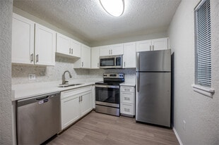 The Apartments at Oak Creek in Clearwater, FL - Building Photo