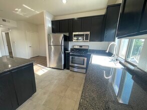 5842 Harold Way, Unit 304 in Los Angeles, CA - Building Photo - Building Photo