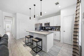 3825 Easy St in Houston, TX - Building Photo - Building Photo