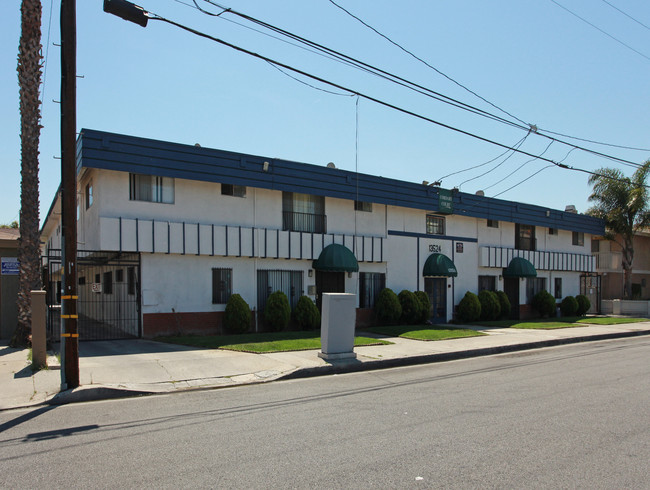 Cordary Court Apartments in Hawthorne, CA - Building Photo - Building Photo