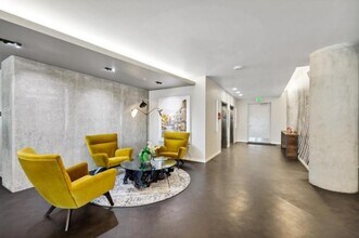 590 1st Ave S in Seattle, WA - Foto de edificio - Building Photo