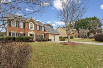 7230 Cloverhurst Ct in Cumming, GA - Foto de edificio - Building Photo