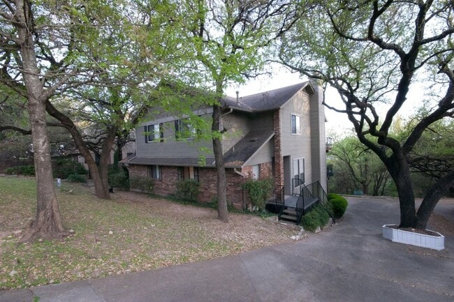 1922 Holly Hill Dr