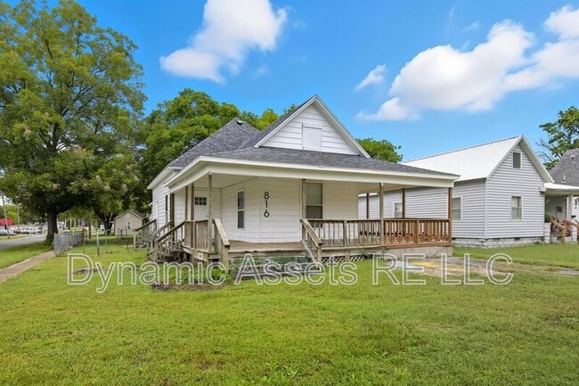816 W 3rd St in Pittsburg, KS - Building Photo - Building Photo