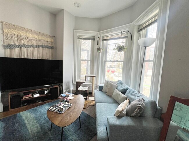 28 Beacon St in Somerville, MA - Building Photo - Building Photo
