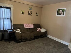 638 River St, Unit 2 in Moosic, PA - Foto de edificio - Building Photo