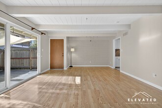 111 Avram Ave in Rohnert Park, CA - Building Photo - Building Photo