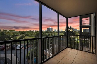 20379 W Country Club Dr, Unit 540 in Aventura, FL - Foto de edificio - Building Photo