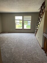 503 NW 3rd St in Blue Springs, MO - Foto de edificio - Building Photo