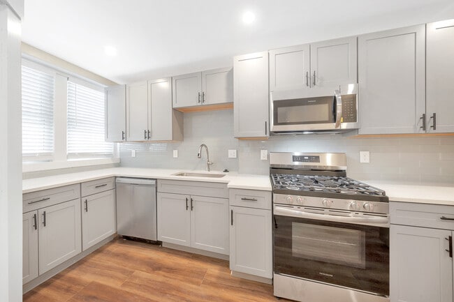107 School St, Unit 1, Unit 1