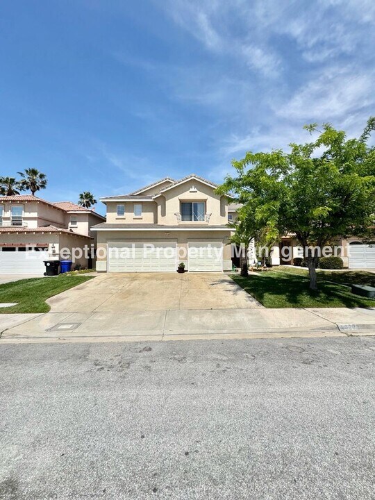 5022 St Albert Dr in Fontana, CA - Building Photo