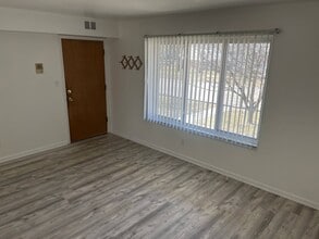 31914 Harper Ave in St. Clair Shores, MI - Building Photo - Building Photo