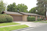 1220 Sylmar Ave in Fresno, CA - Foto de edificio - Building Photo