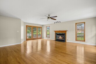 313 West St, Unit Suite #1 in Geneva, IL - Foto de edificio - Building Photo