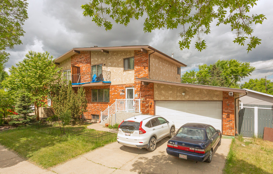 12406 115 Ave NW in Edmonton, AB - Building Photo