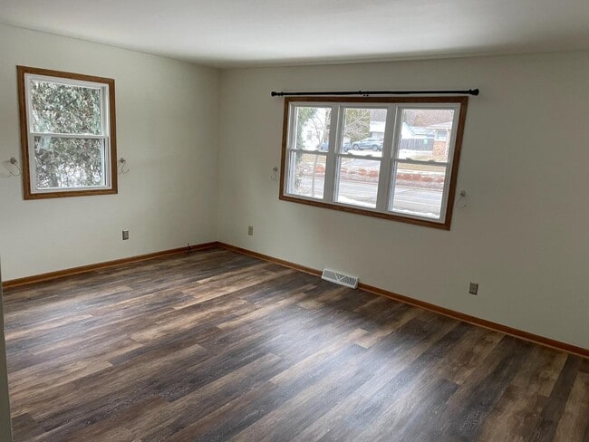 9221-9223 W Morgan Ave in Milwaukee, WI - Building Photo - Building Photo