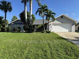 21164 Burkhart Dr in Port Charlotte, FL - Building Photo