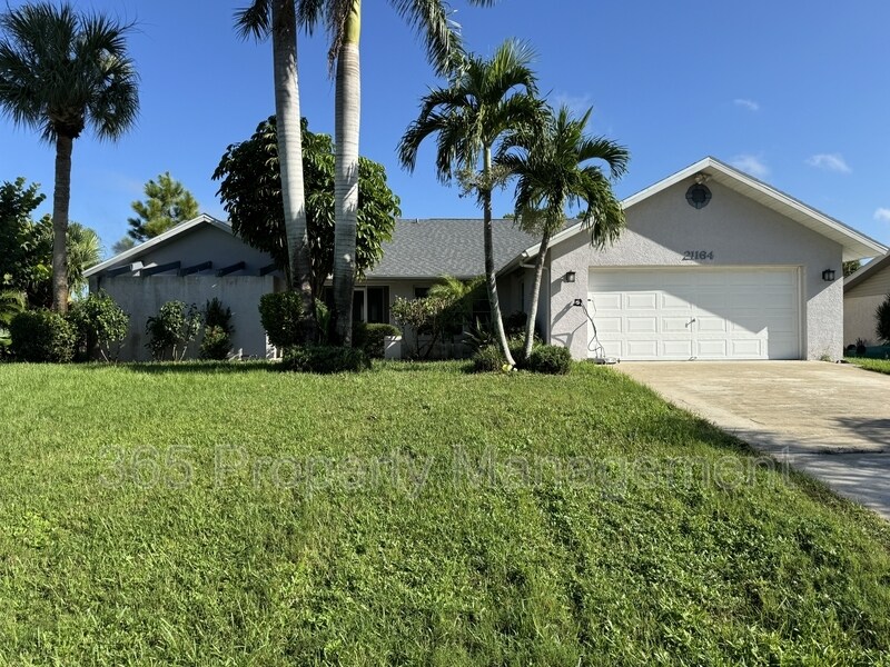 21164 Burkhart Dr in Port Charlotte, FL - Building Photo