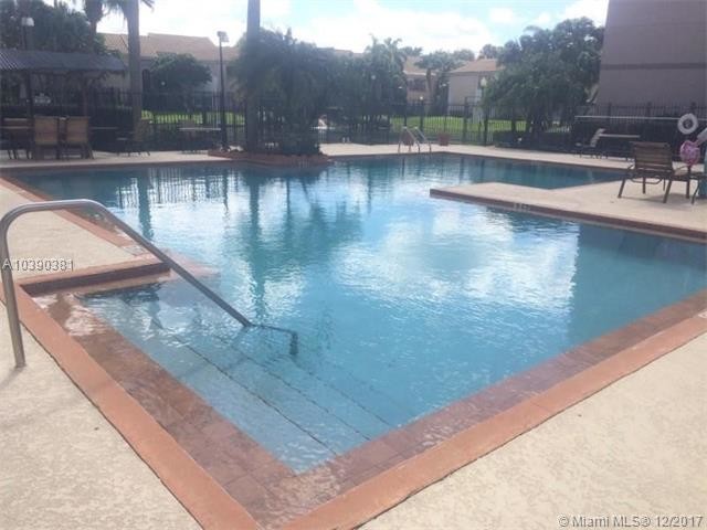 2946 S University Dr-Unit -7202 in Davie, FL - Foto de edificio - Building Photo