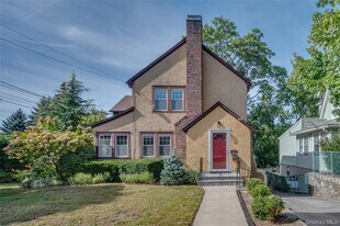305 Columbus Ave in Harrison, NY - Building Photo