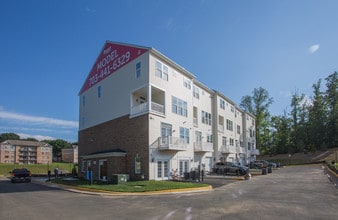 Briarwood in Dumfries, VA - Foto de edificio - Building Photo
