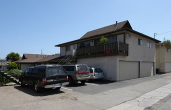 7562 Volga Dr in Huntington Beach, CA - Building Photo - Building Photo