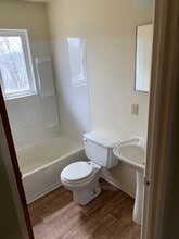 155 Morningside Ct, Unit 2 in Weirton, WV - Building Photo - Building Photo