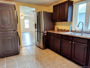 58 Orchard Dr in Rhinebeck, NY - Building Photo - Building Photo
