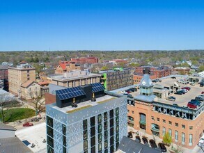 7 S Linn St in Iowa City, IA - Building Photo - Building Photo