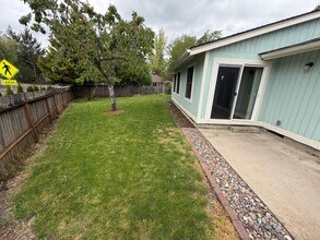 2078 NW Lance Way in Corvallis, OR - Building Photo - Building Photo
