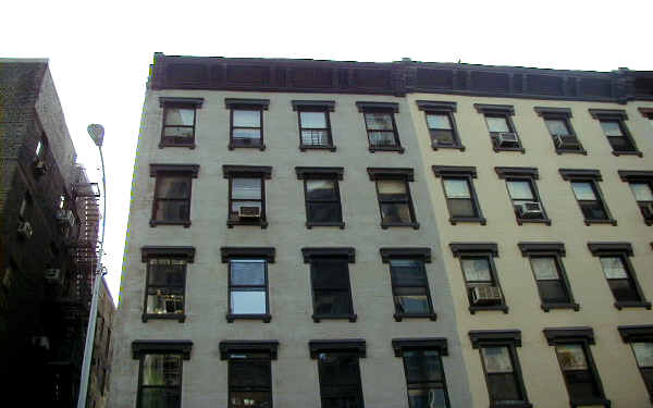 438 E 66th St in New York, NY - Building Photo