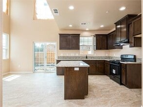 1146 Goble Ct in Tulare, CA - Building Photo - Building Photo