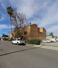 5708 Tujunga Ave in North Hollywood, CA - Building Photo - Building Photo