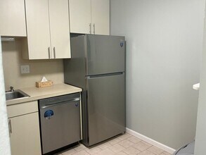1118 Cromwell Hills Dr in Cromwell, CT - Building Photo - Building Photo