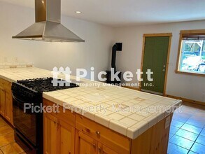 4673 NW Walgren Dr in Silverdale, WA - Building Photo - Building Photo