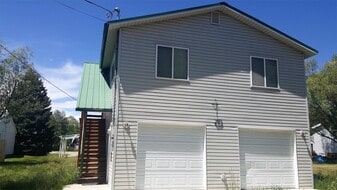 329 N Tyler Ave in Pinedale, WY - Building Photo
