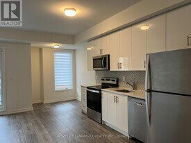 3550 Colonial Dr in Mississauga, ON - Building Photo