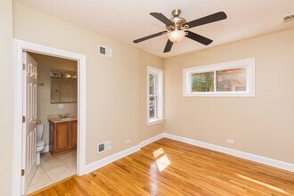 1642 1/2 W Greenleaf Ave in Chicago, IL - Building Photo - Building Photo