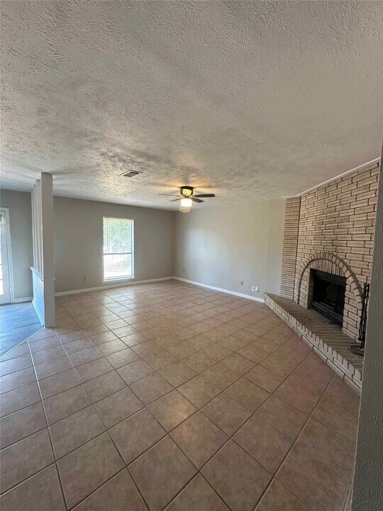 6918 Kearney Dr in Richmond, TX - Building Photo